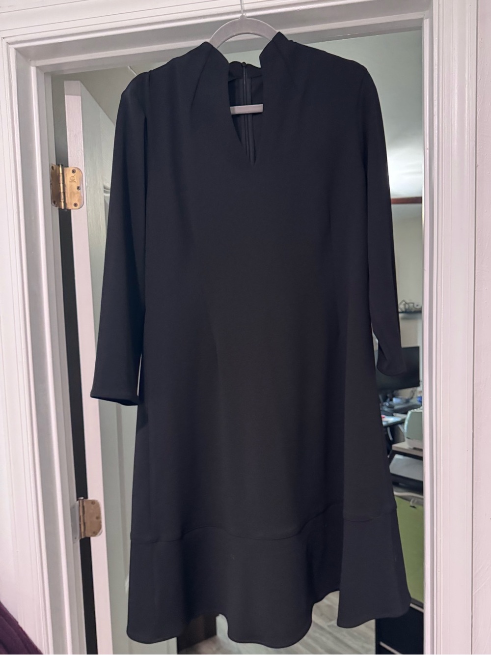 Ming Wang Black Long-Sleeve Shift Dress with V-Notch